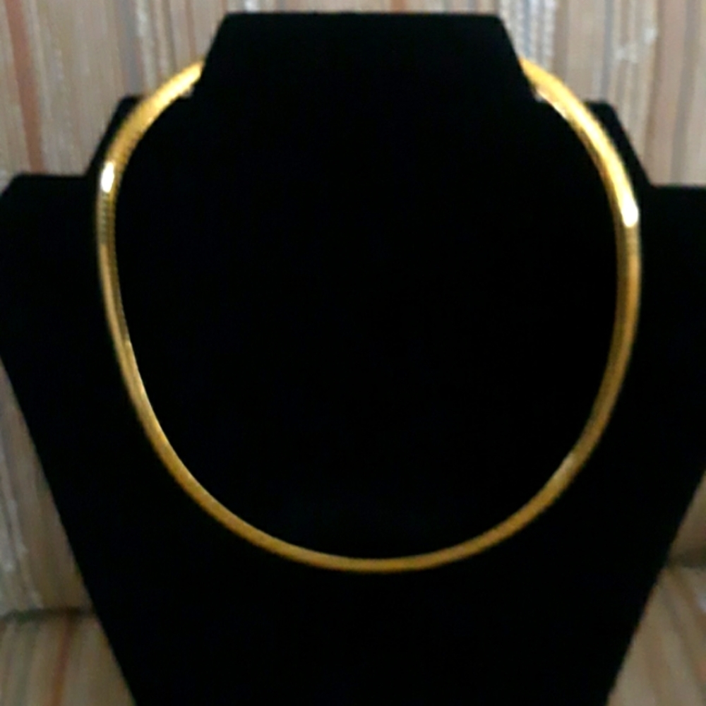 Vintage Gold Tone Necklace - Picture 2 of 5